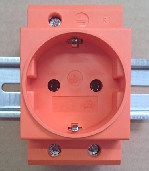 Verteiler-Einbausteckdose 230V 16A VDE orange